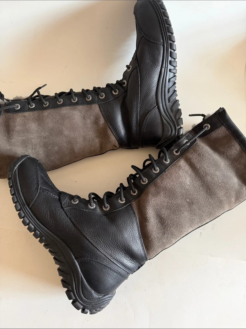 UGG Womens Adirondack Winter Sheepskin Combat Lace-up Tall Boots size 8